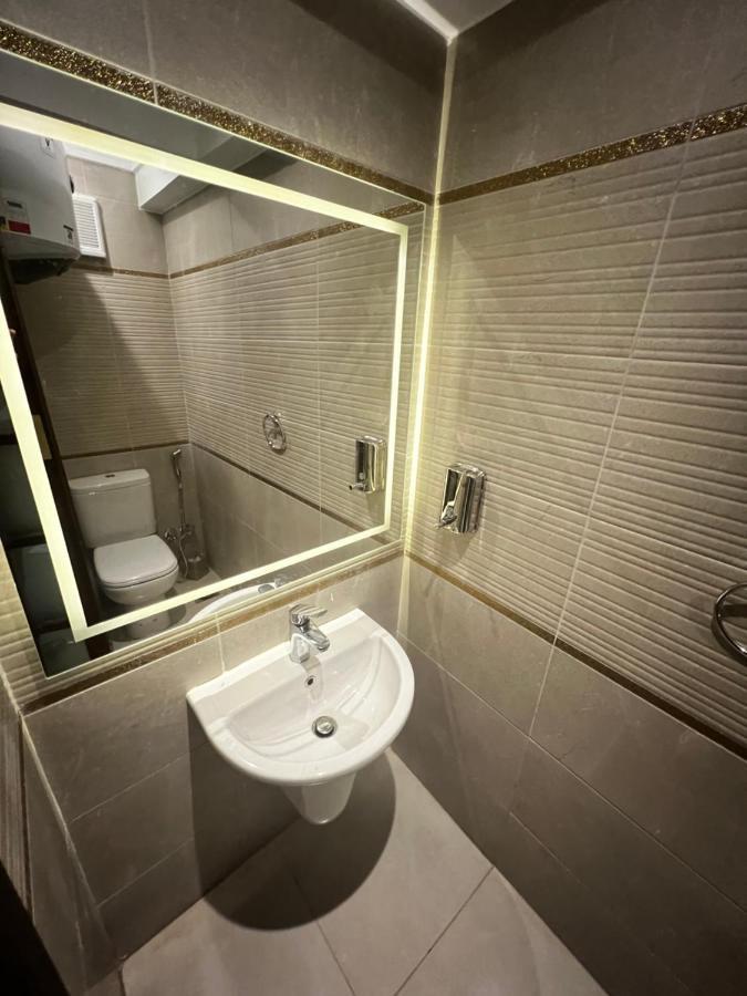 Luxury Flat With Garden And Private Entrance شقة فاخرة بحديقة و مدخل خاص El El Cairo Exterior foto