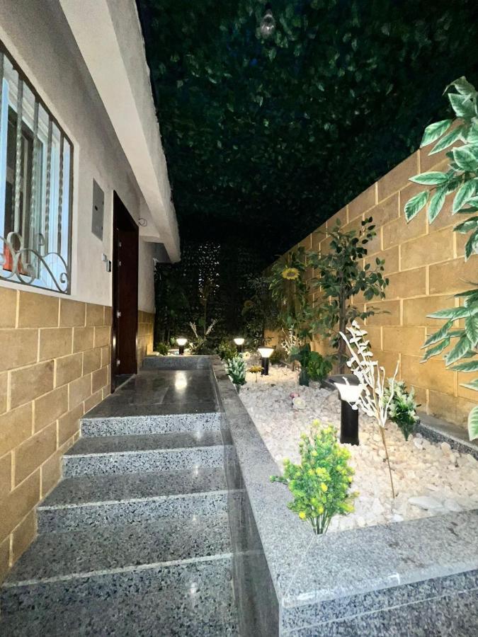 Luxury Flat With Garden And Private Entrance شقة فاخرة بحديقة و مدخل خاص El El Cairo Exterior foto
