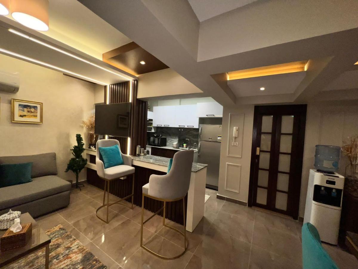 Luxury Flat With Garden And Private Entrance شقة فاخرة بحديقة و مدخل خاص El El Cairo Exterior foto