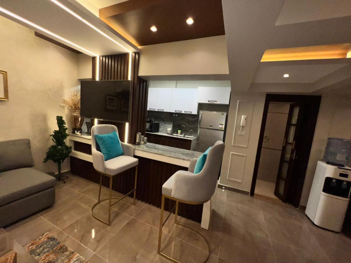 Luxury Flat With Garden And Private Entrance شقة فاخرة بحديقة و مدخل خاص El El Cairo Exterior foto