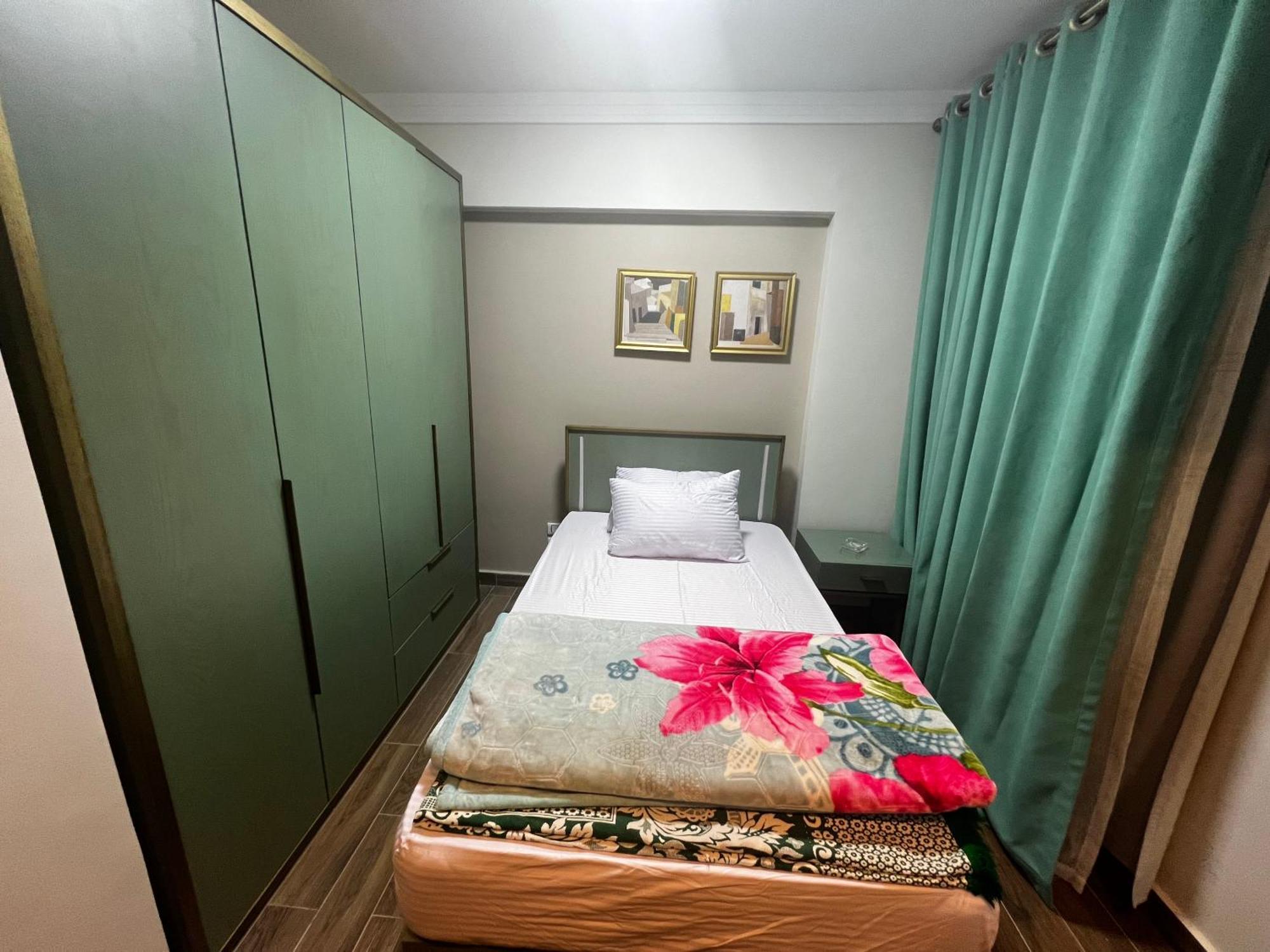 Luxury Flat With Garden And Private Entrance شقة فاخرة بحديقة و مدخل خاص El El Cairo Exterior foto